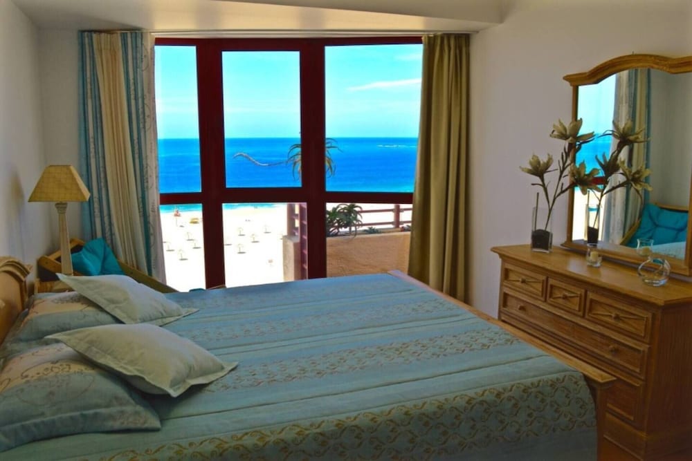 2 Bed Flat - Sleeps 4 - Parking - Wifi