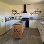 Country Retreat Sleeps 2 Near Cymyran Beach