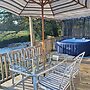 Riverside Cabin - Sleeps 2 - Hottub - Parking