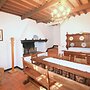 Belvilla by OYO Tuscan Farmhouse With Private Pool
