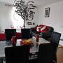 Modern Apartment Minutes From Central London, UK