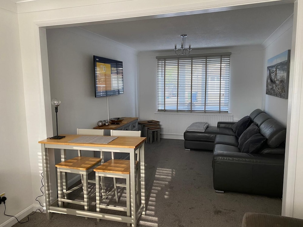 Riverside Park Ground Floor Apt 1 BR Parking St Neots