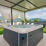 Awesome Home in Umcani With Wifi and 9 Bedrooms