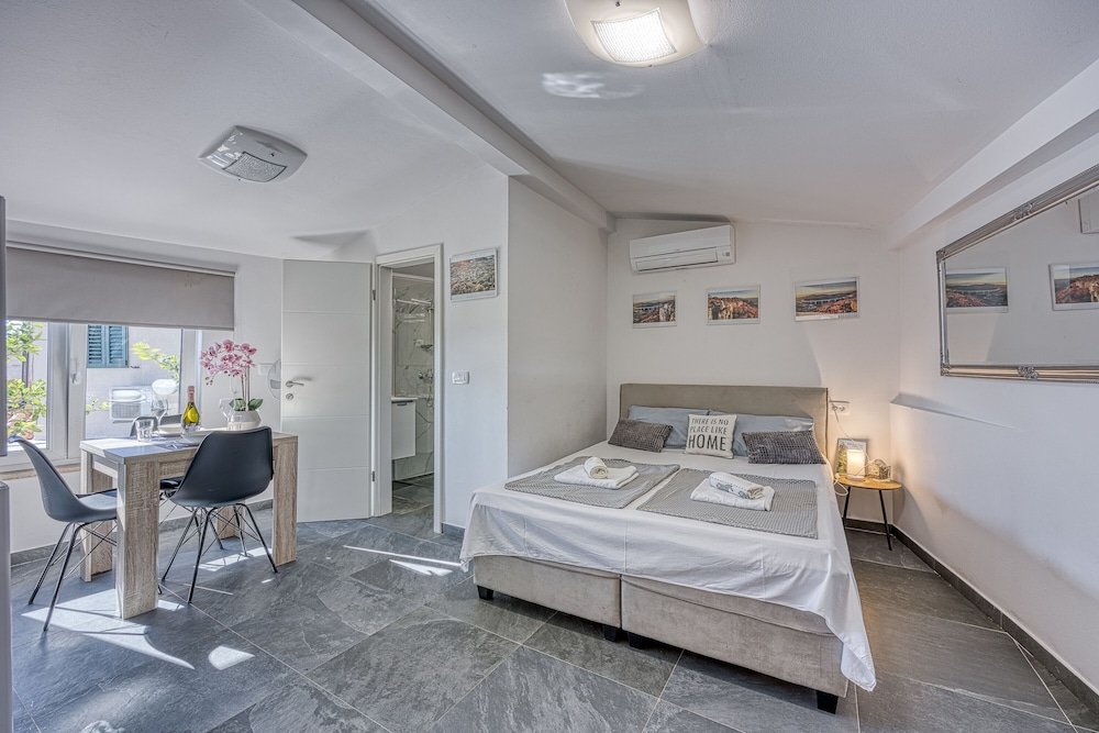 Honeymoon Suite Črni Kal
