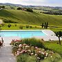 Ostra Villa - Sleeps 8 - Pool - Garden - Parking