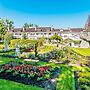 Crown Mansion Boutique Hotel & Villas