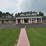 Colonial House Motor Inn