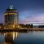 Clarion Lakeside Inn & Conference Centre