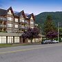 Harrison Lake View Suites