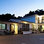 Outrigger Motel