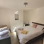 Apt - Sleeps 4/5 - Garden - Parking