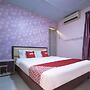 Spot On 90305 Hen Hen Hotel
