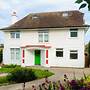 Inviting 5-bed House in Eastbourne
