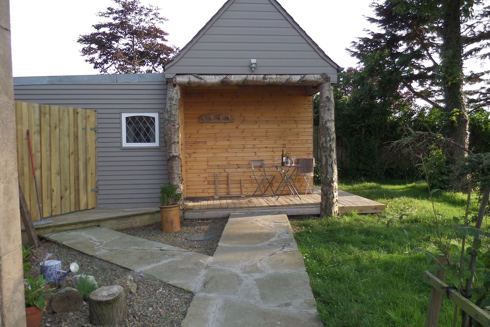 Charming 1-bed Garden Lodge in Boyndie, Banff