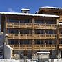 Hotel Ski Lodge
