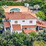 Villa Mitzelos