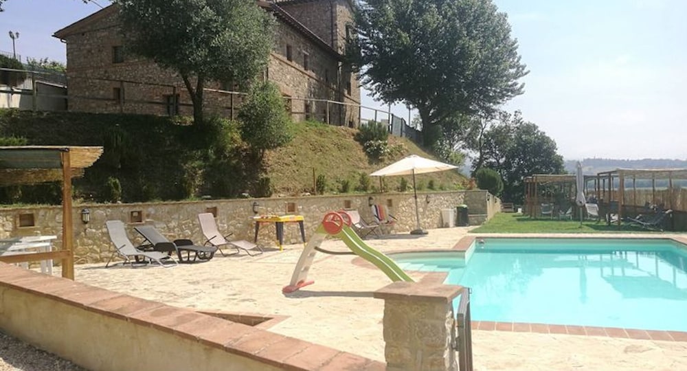 Apartment Rosa With 2 Bedrooms and Outdoor Shared Pool