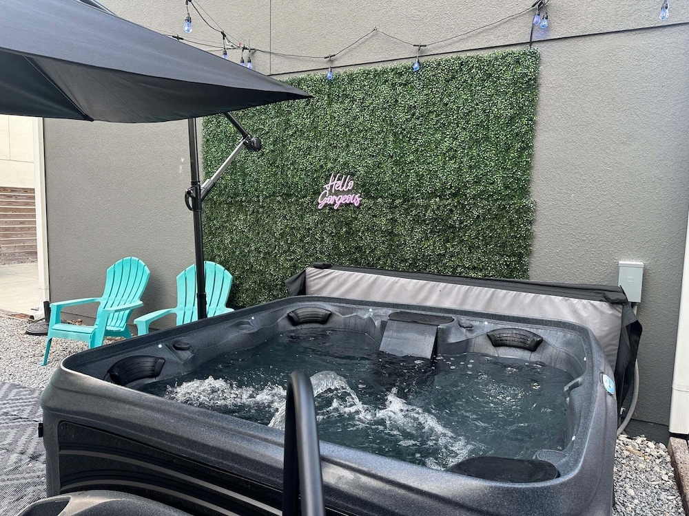 Pet Friendly Modern Zen Studio Retreat W/ Hot Tub! Home by RedAwning