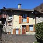 Chiesa In Valmalenco Casa In Borgo