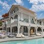 Nikon Boutique Hotel