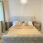 2 Bed House - Sleeps 4 - Parking - Wifi