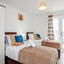 Impeccable 2-bed Apartment in Romford