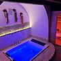 1-bed Cottage With Indoor hot tub and Sauna