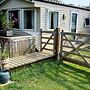 Cosy, Quiet Static Caravan, Mawgan Porth, St Eval