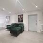 2 Bed Hollywood Movie Themed Apt