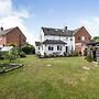 Spacious 3bed Property With Parking Large Garden