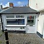 1 Bed Cottage - Sleeps 2 - Parking - Wifi