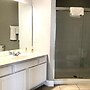 301 - Super Clean & Beautiful. Pools, Gym, Lake