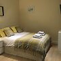 Private Entry Double Bedroom With Beautiful Views!