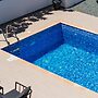 Sanders White Mountains - Bright Villa With Pool