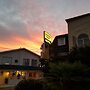 Courtesy Court Motel