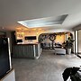 Berlor Airport Inn