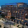 Courtyard Buffalo Downtown / Canalside