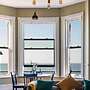 Luxe Beach Pad, Wow Sea Views at Coco By The Bay