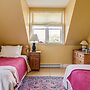 Lovely LacBrome 3 Bdrm Lakefront Cottage