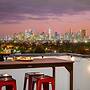 StayCentral Northcote Townhouse With Study