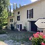 Les Deux Chevaux Guesthouse