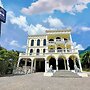 Daddy Dream Hotel and Residence
