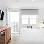 Grove Hotel