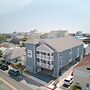 Dhimas Bayview Suites