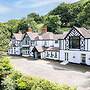 Delightful Holiday Home With sea Views and Hot Tub