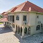 Champagne Villa