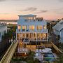 Ocean's Eye by Avantstay Beach Front Home w/ Roof Top, Pool & Putting 
