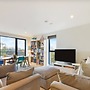 Lovely Luminous 3 Bed Flat, With Secure Ev Parkng