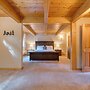 Ember by Avantstay Majestic Entertainers Home w/ Pine Tree Views & Clo