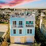Sea Shell by Avantstay Breezy Beachside Getaway w/ Rooftop Deck & 6 BR